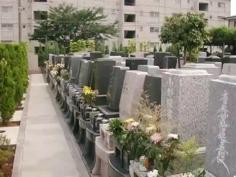 綺麗に整備された墓地