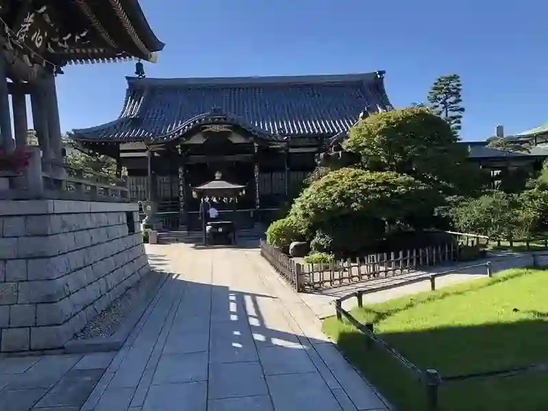 荘厳な雰囲気が漂う本堂
