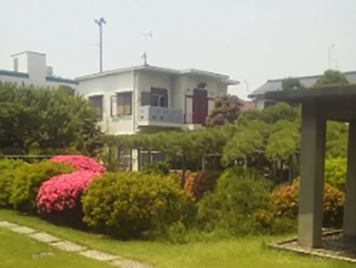 周囲は閑静な住宅街