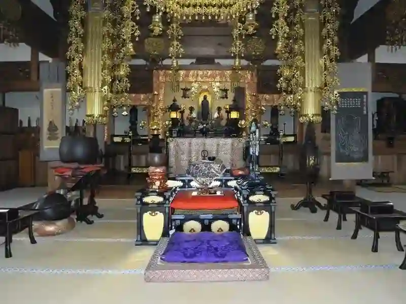 本堂内陣