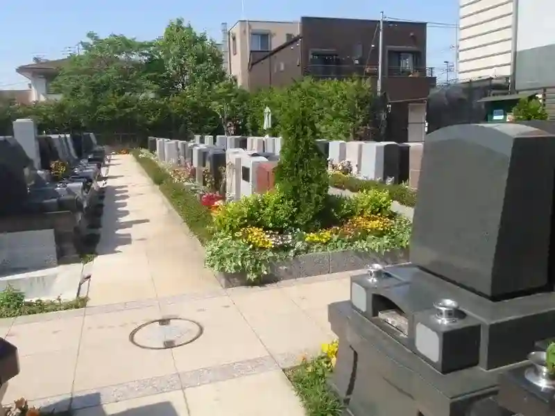 緑豊かな墓地
