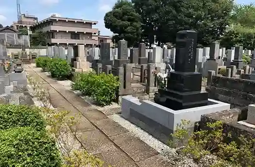 平坦で風情のある墓地
