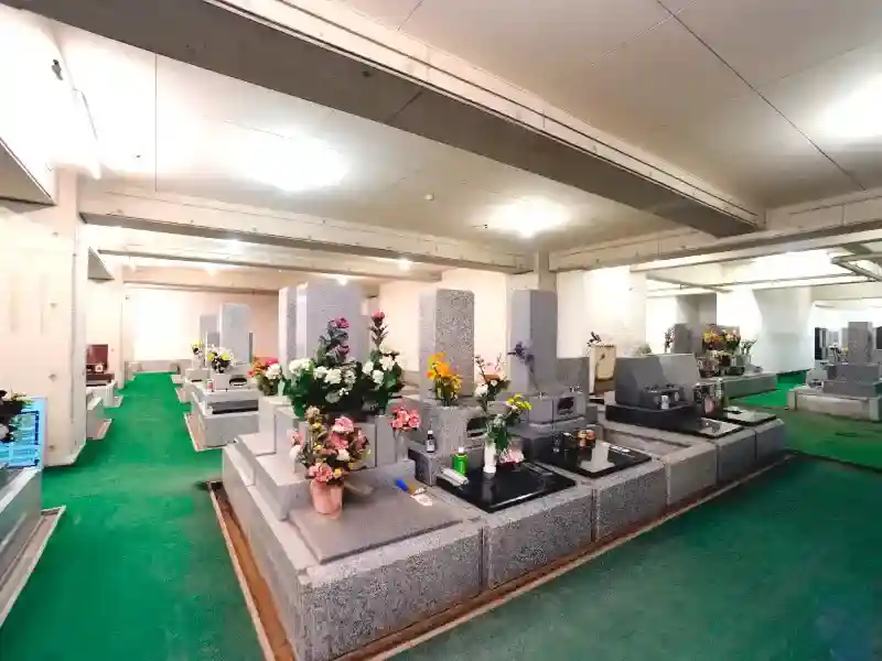 天候に左右されない屋内墓