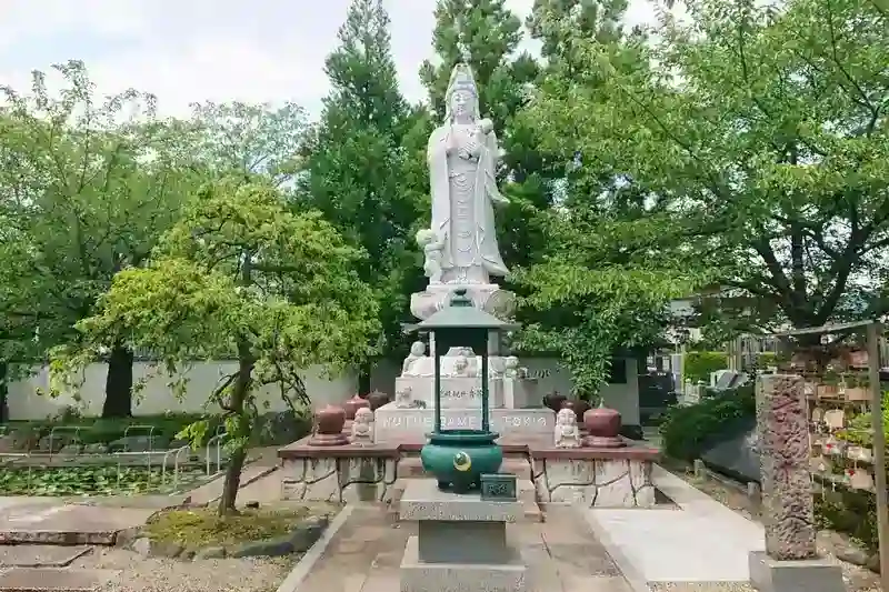 慈母観音立像
