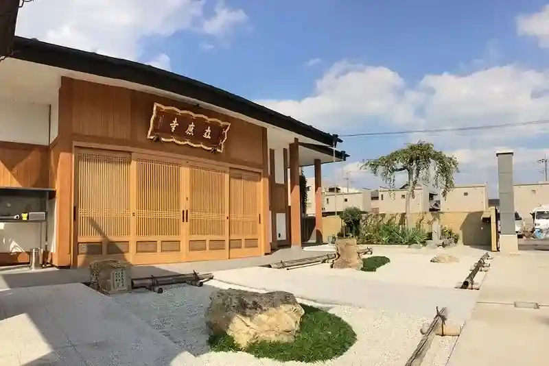 立派な本堂入口