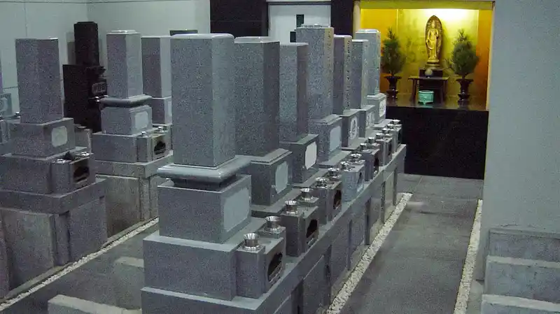 屋内墓地②