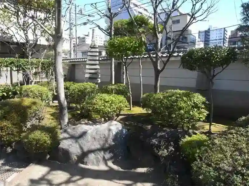 寺院内の緑