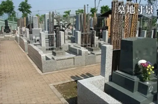 平坦な参道