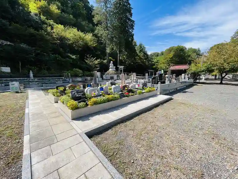花壇墓地全景