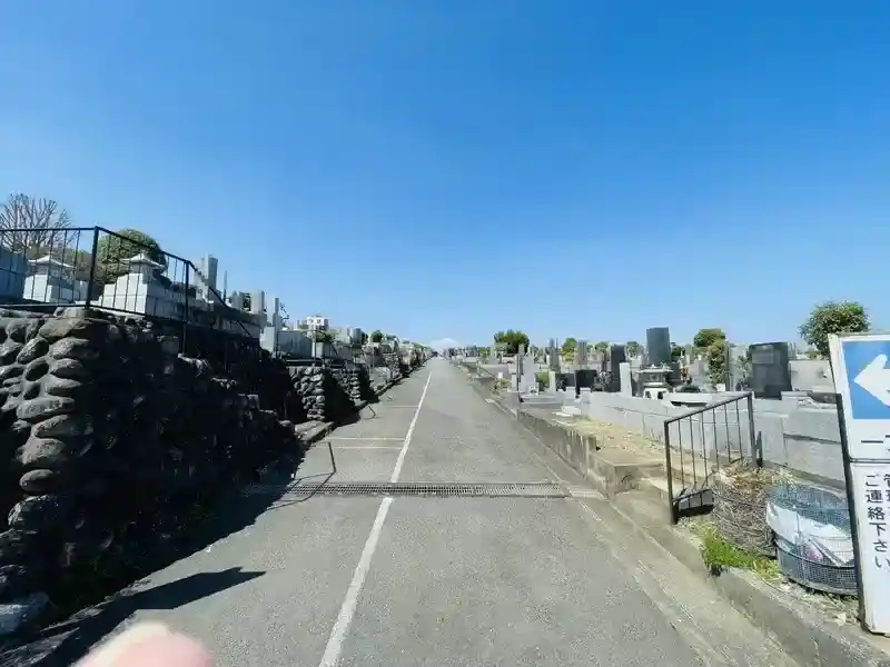 墓地入口