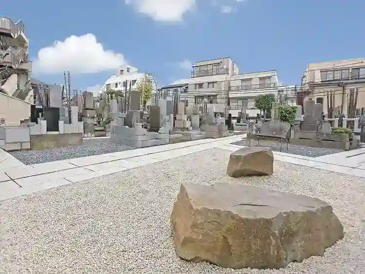 観明寺　墓地の様子