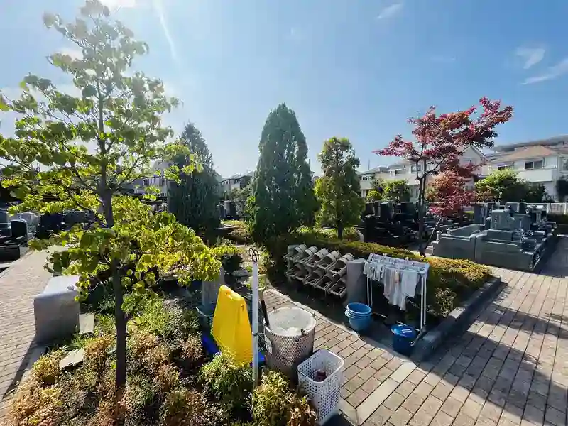 墓地中心に水汲み場