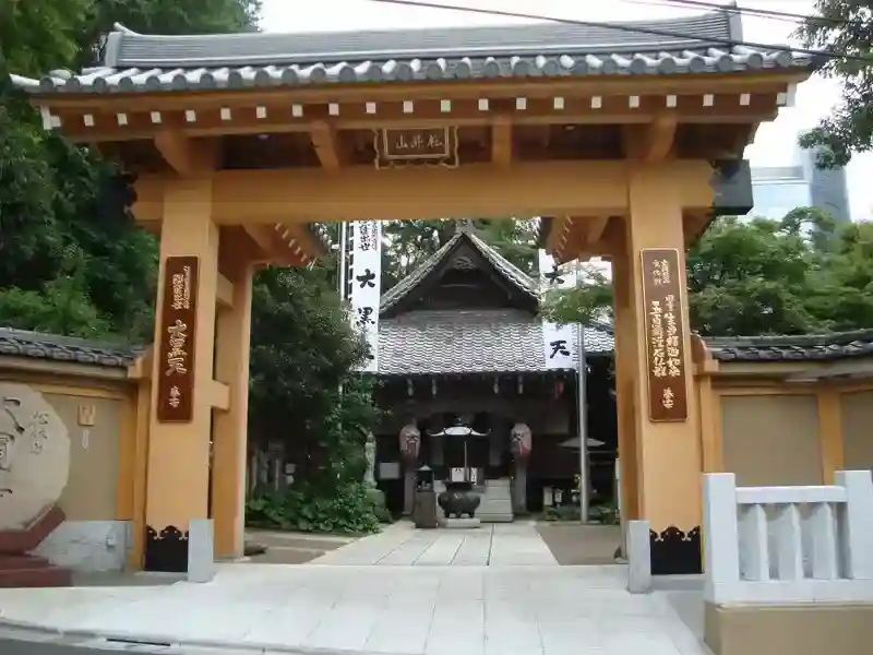 寺院入り口