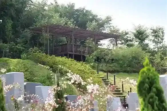 休憩用ウッドデッキ