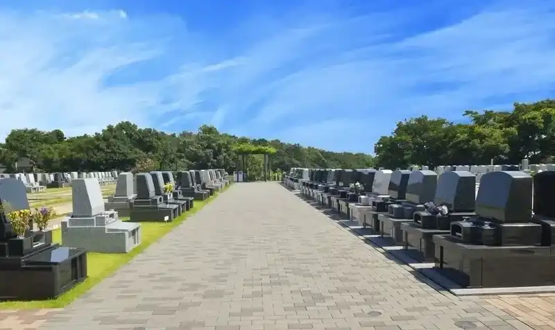 歩きやすく広々した参道