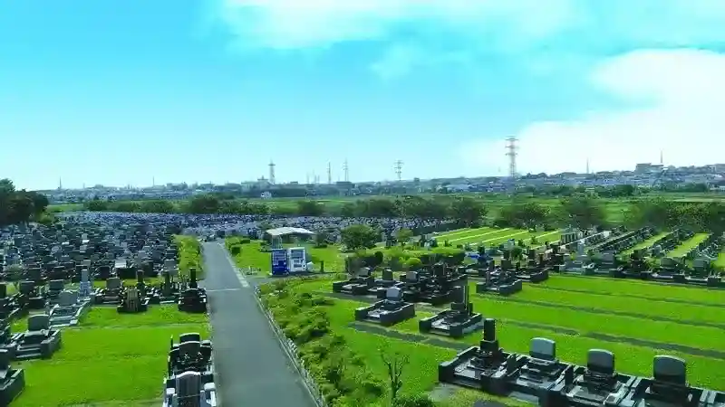 広大な敷地にある墓地