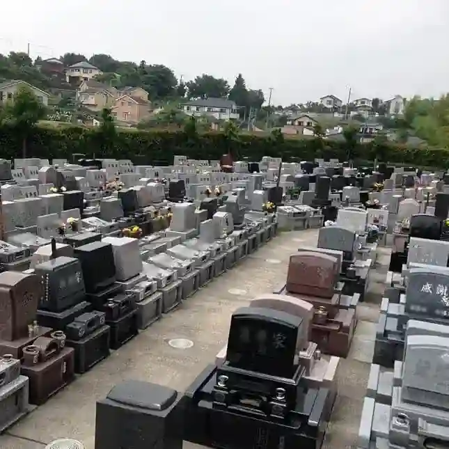 平坦でお参りしやすい墓地