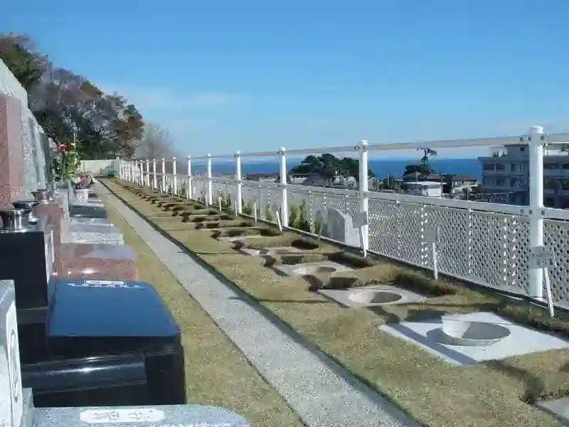 芝生墓地