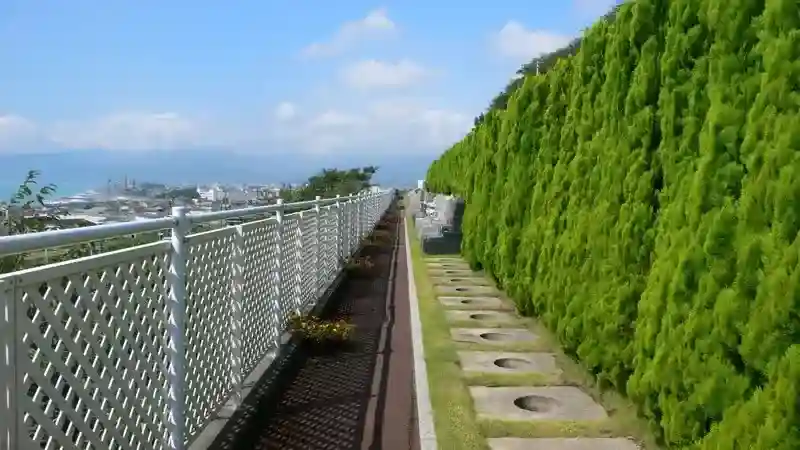 芝生墓地