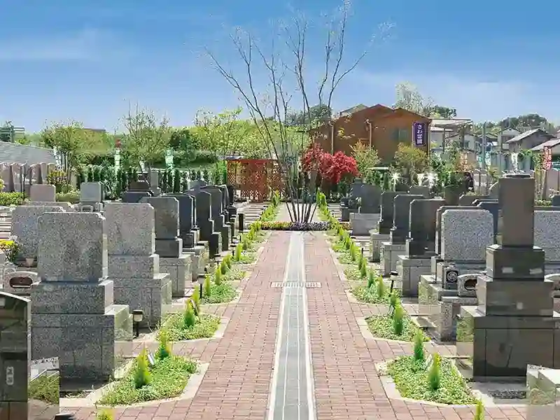 明るく開放的な園内