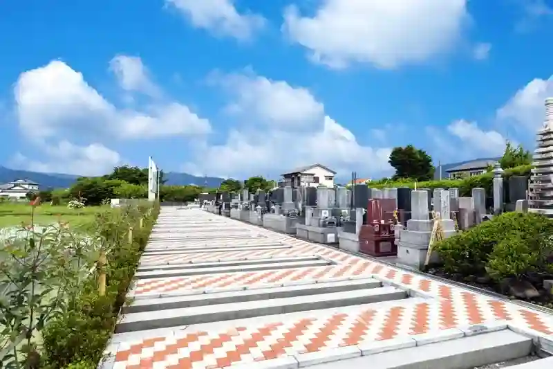 綺麗に舗装された参道