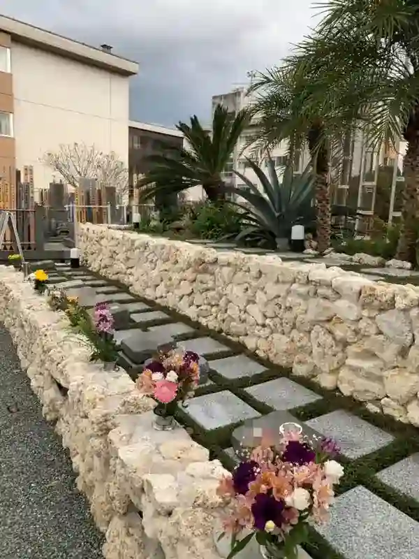 横から見た墓地