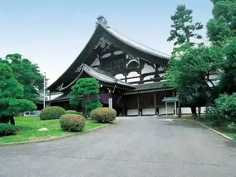 本堂までの道