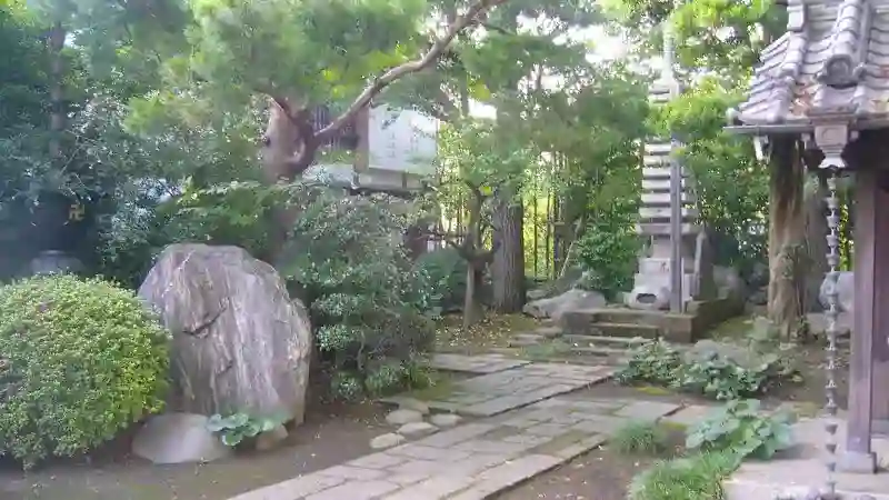 緑豊かな境内