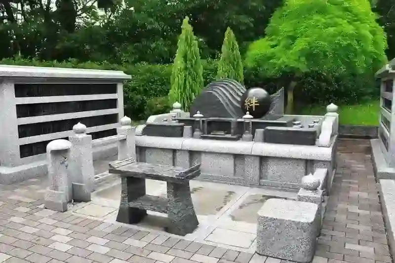樹木葬「やすらぎの碑」