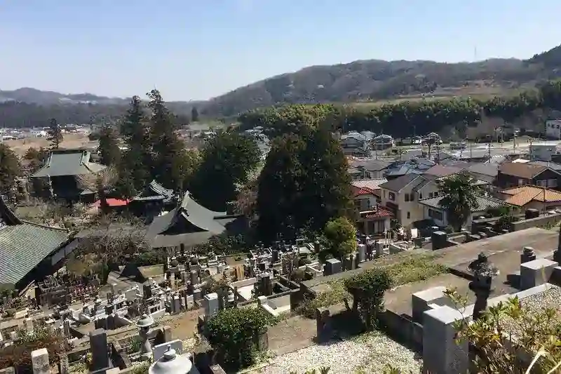 開放的な空間でお参り