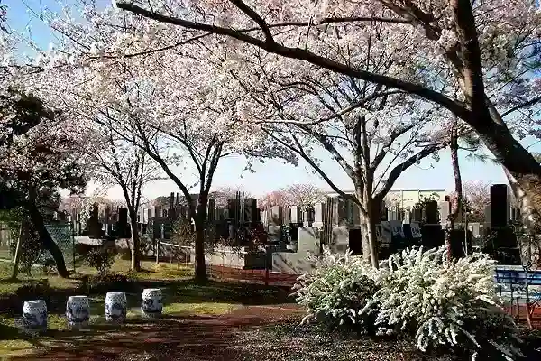 季節ごとに表情を変える霊園