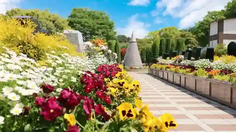 美しい花に囲まれた、ゆとりある洋風スタイル
