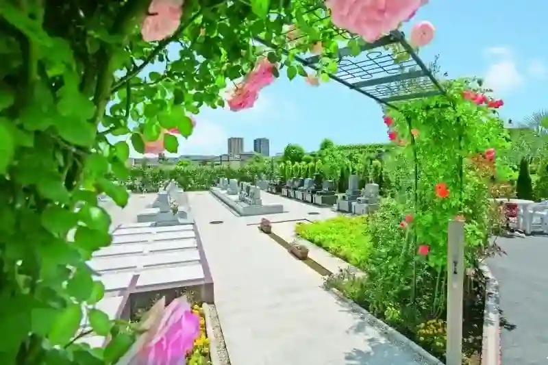 霊園入口の植栽