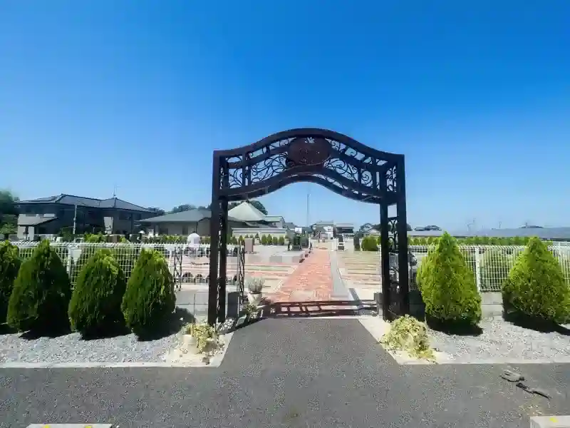 墓地入口