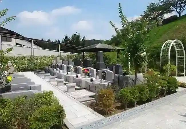 平坦で清潔な園内