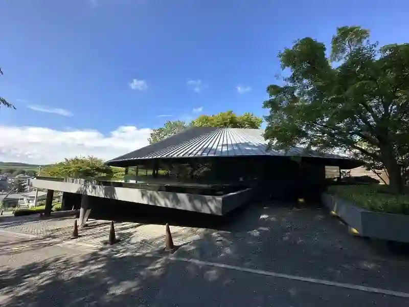 管理棟入口
