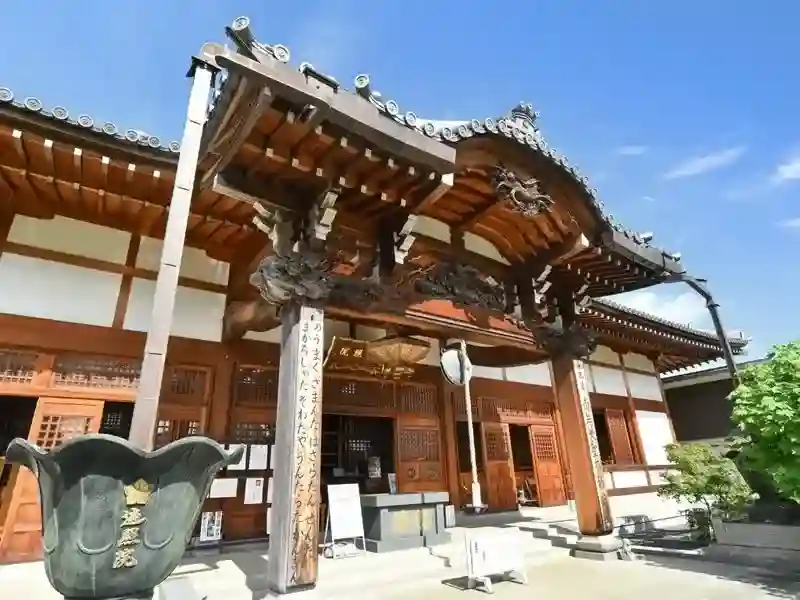 本堂玄関