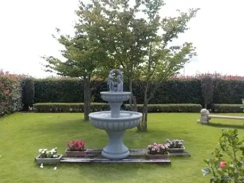 入口の噴水