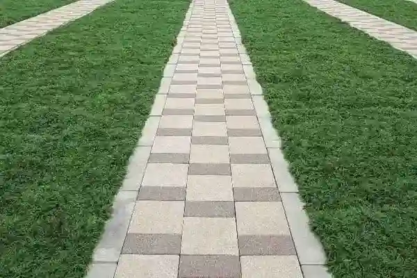 インターロッキング加工された参道