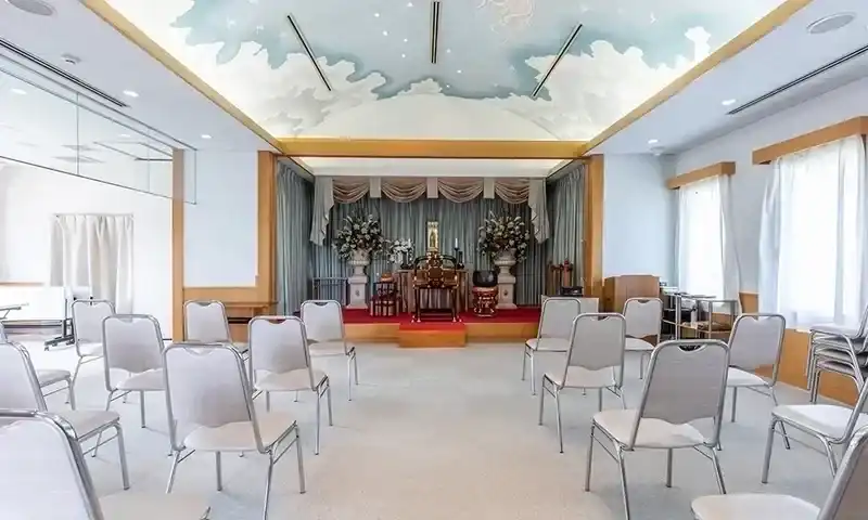 明るい雰囲気の浦和霊園会館2階の会食室