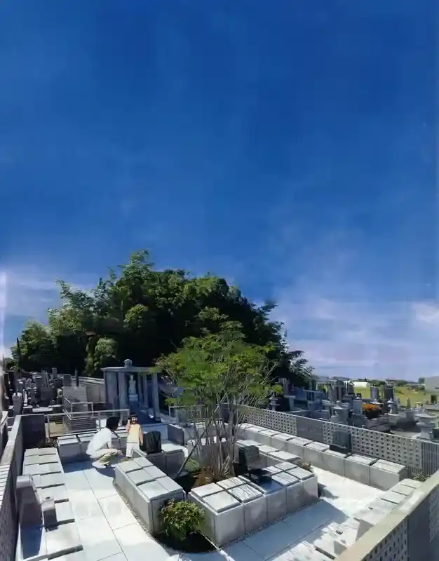 樹木葬サークル墓地「こもれび」
