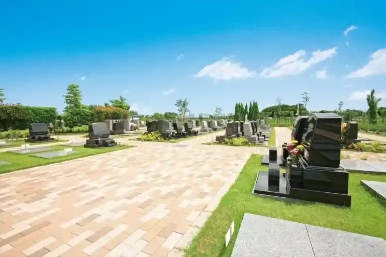全面バリアフリーの広い参道