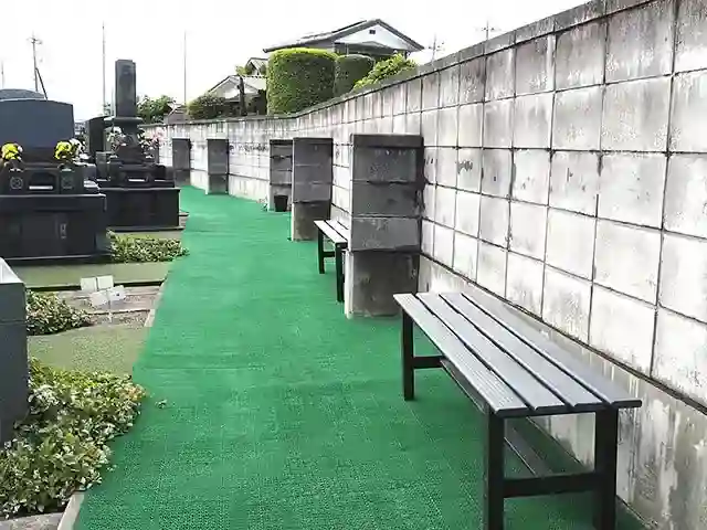 園内ベンチ