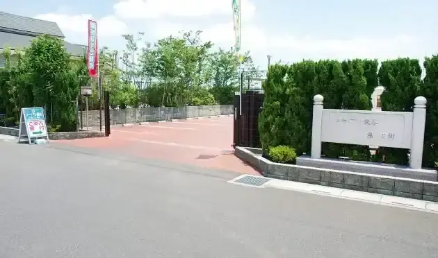 霊園入口