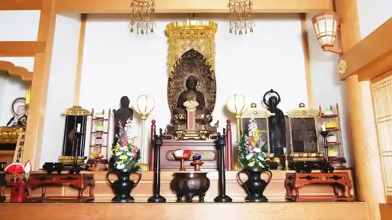本堂内