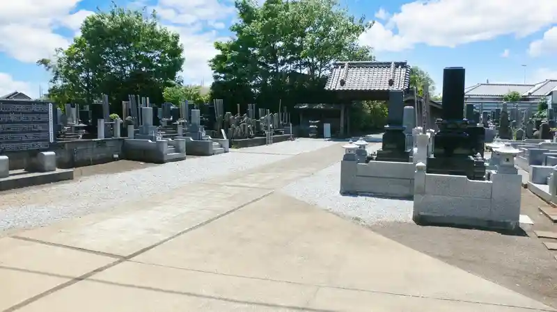 広くて歩きやすい通路