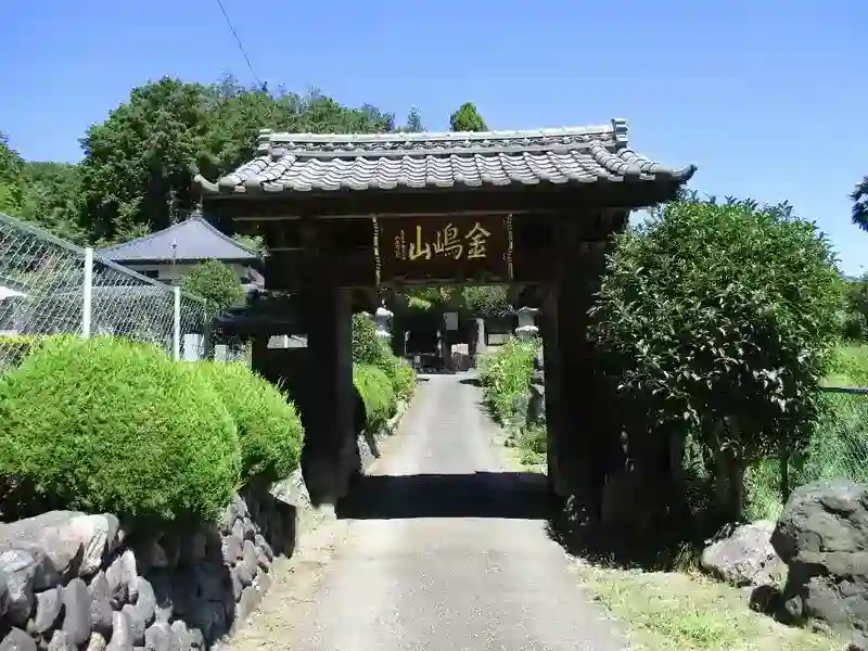歴史を感じる境内