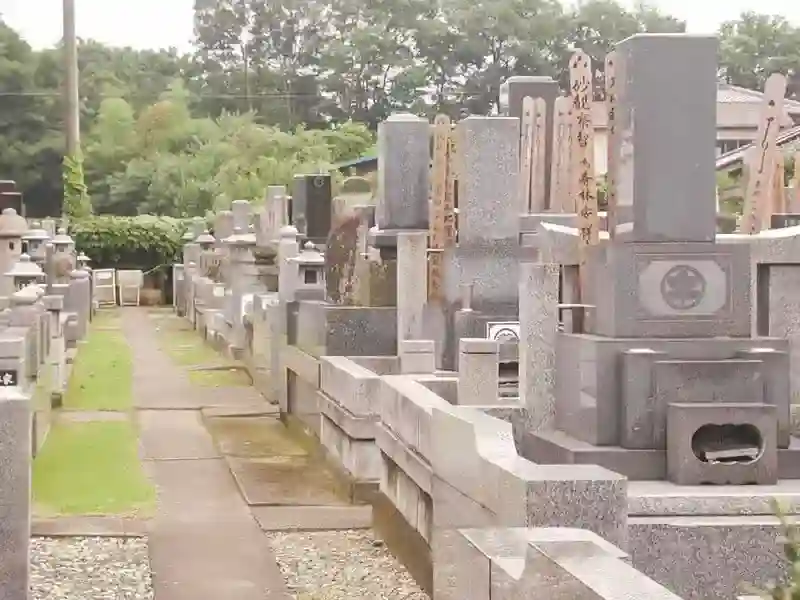 緑が気持ち良い墓地