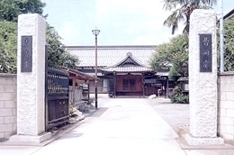 寺院入口