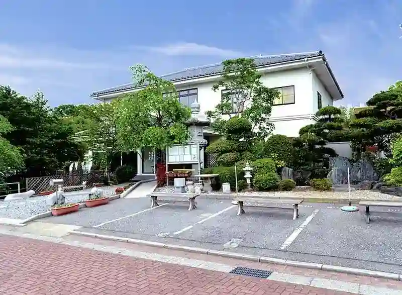 駐車場×管理棟
